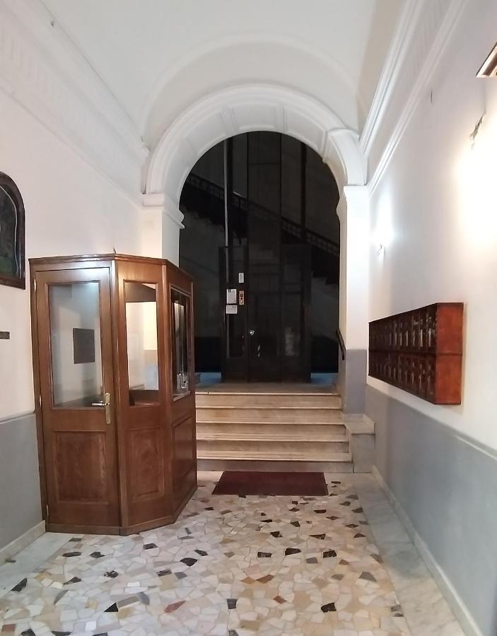 Tito'S Rooms Наполи Екстериор снимка